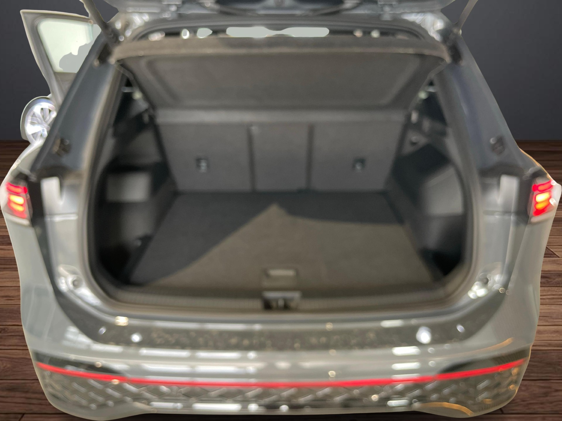 VW Tiguan 2.0 TSI R-Line DSG 4motion-image-8