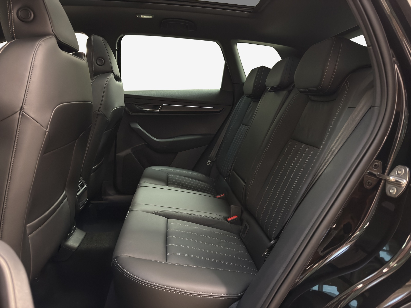 SKODA Karoq 2.0 TSI SportLine 4x4 DSG-image-12
