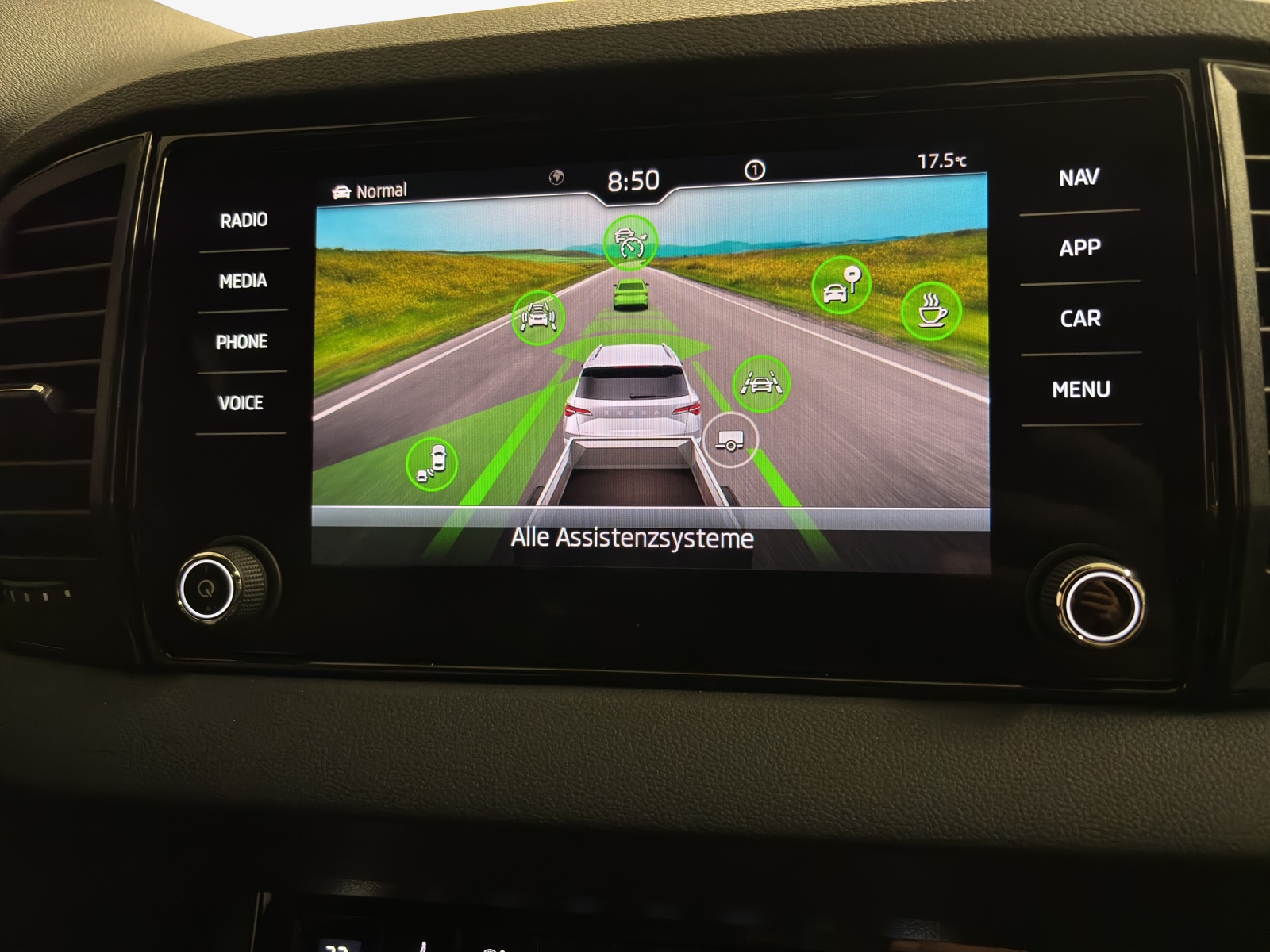 SKODA Karoq 2.0 TSI SportLine 4x4 DSG-image-16