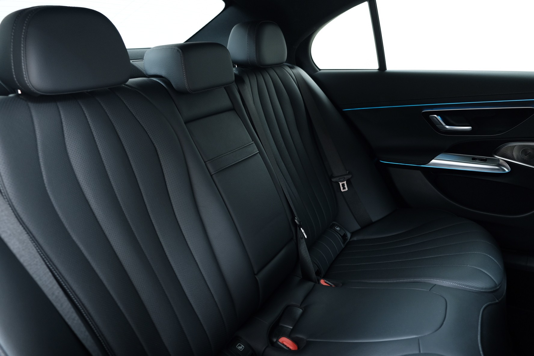 MERCEDES-BENZ E 220 d 4Matic 9G-Tronic-image-11