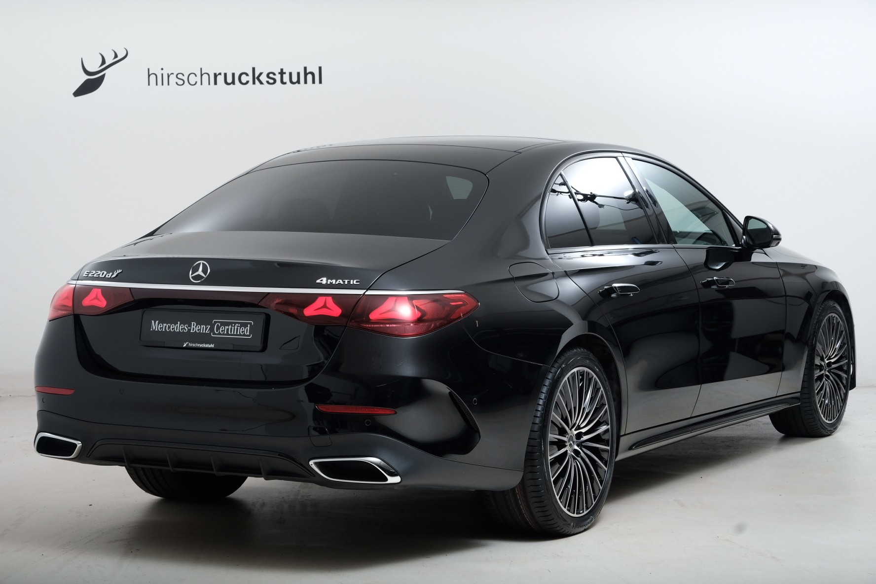 MERCEDES-BENZ E 220 d 4Matic 9G-Tronic-showroom-element-3