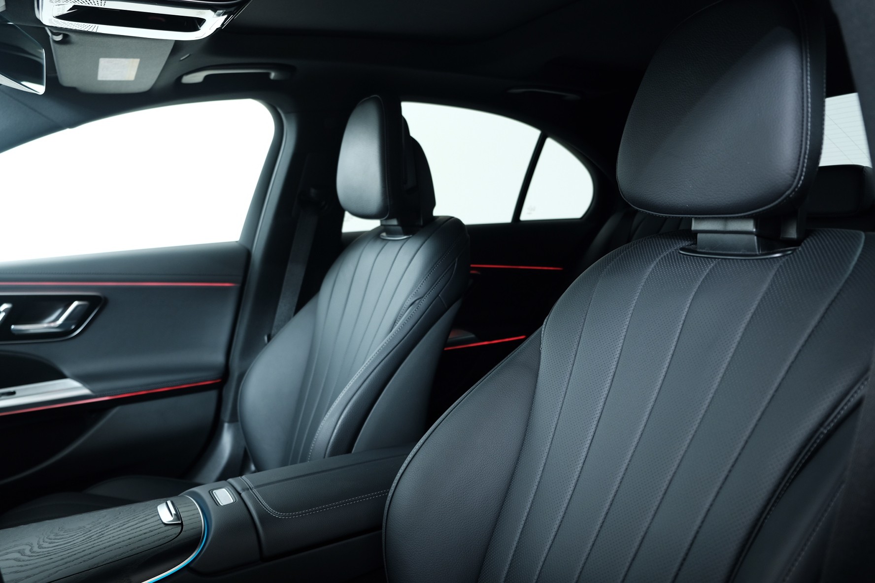 MERCEDES-BENZ E 220 d 4Matic 9G-Tronic-image-10