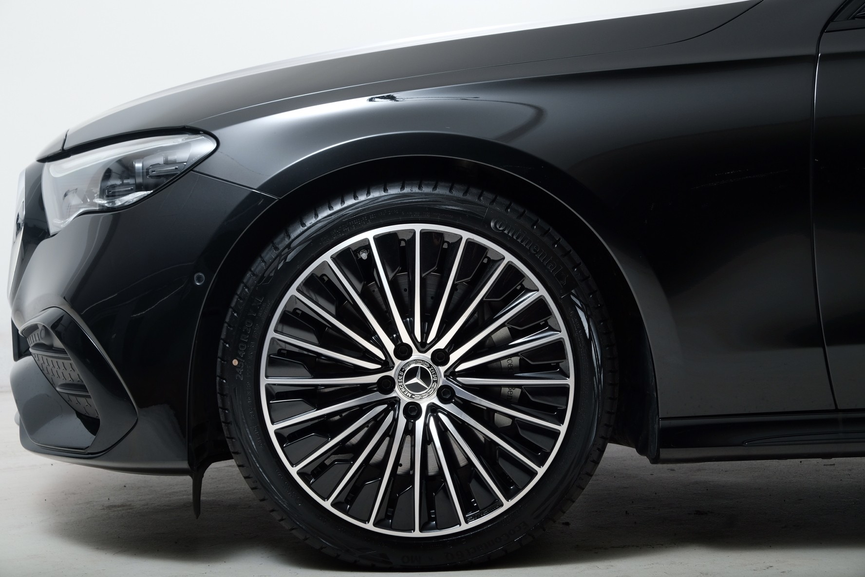 MERCEDES-BENZ E 220 d 4Matic 9G-Tronic-showroom-element-2