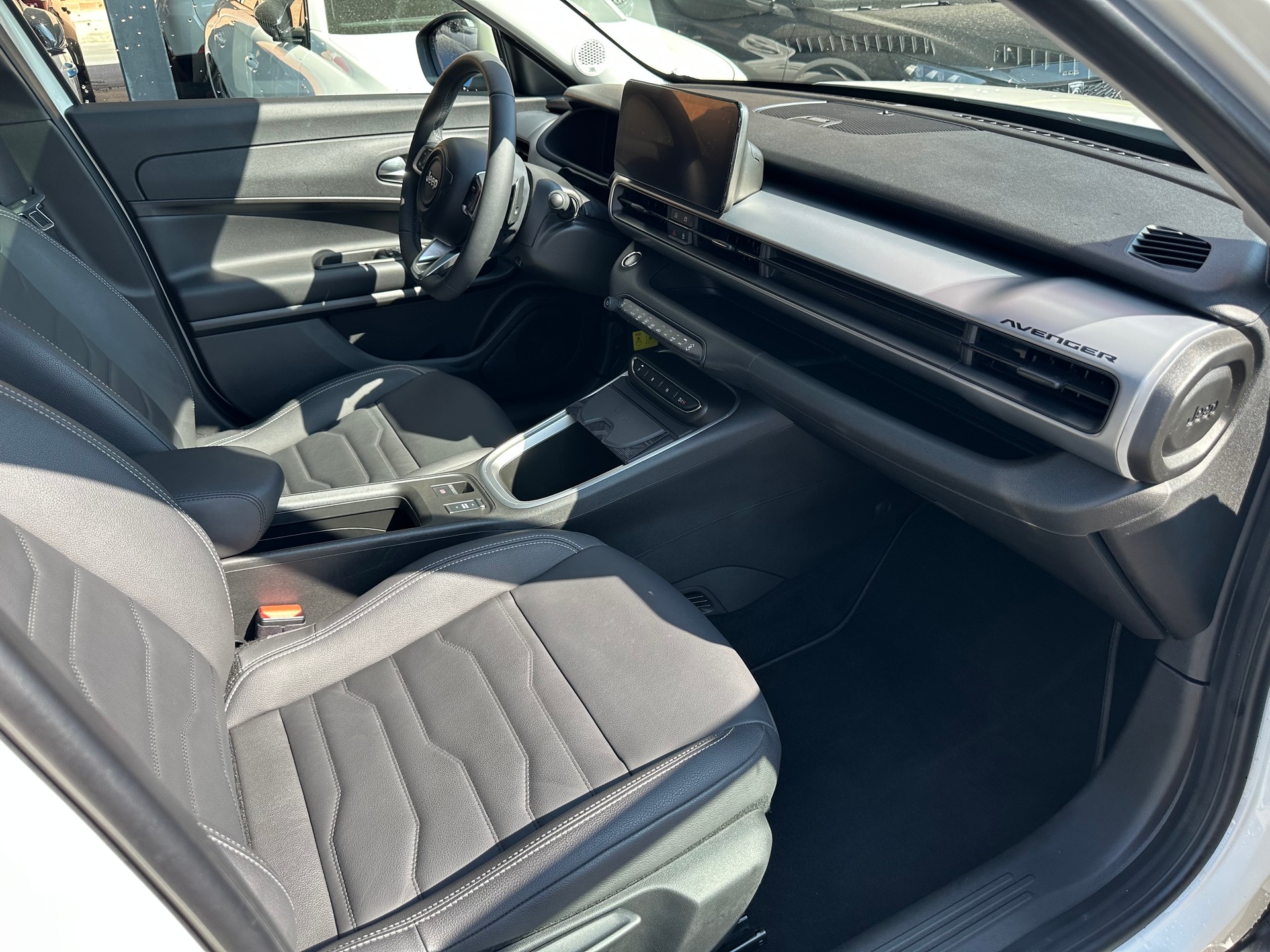 JEEP Avenger 1.2 Turbo MHEV Summit Sky-image-3