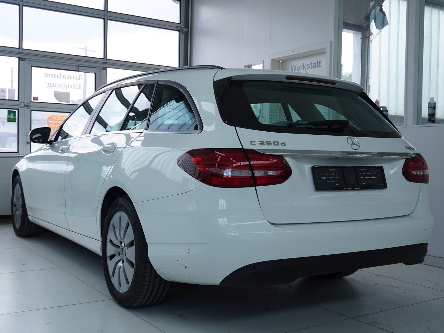 MERCEDES-BENZ C 250 BlueTEC Swiss Star 4Matic 9G-Tronic-image-1