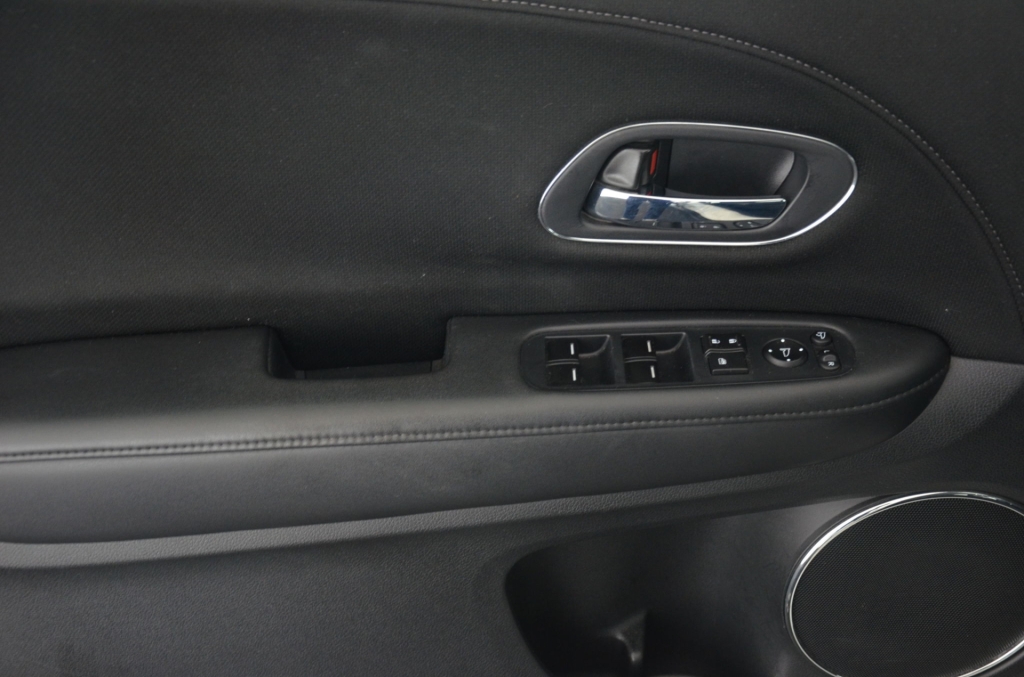 HONDA HR-V 1.6i-DTEC Executive-image-22