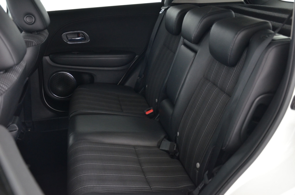 HONDA HR-V 1.6i-DTEC Executive-image-13