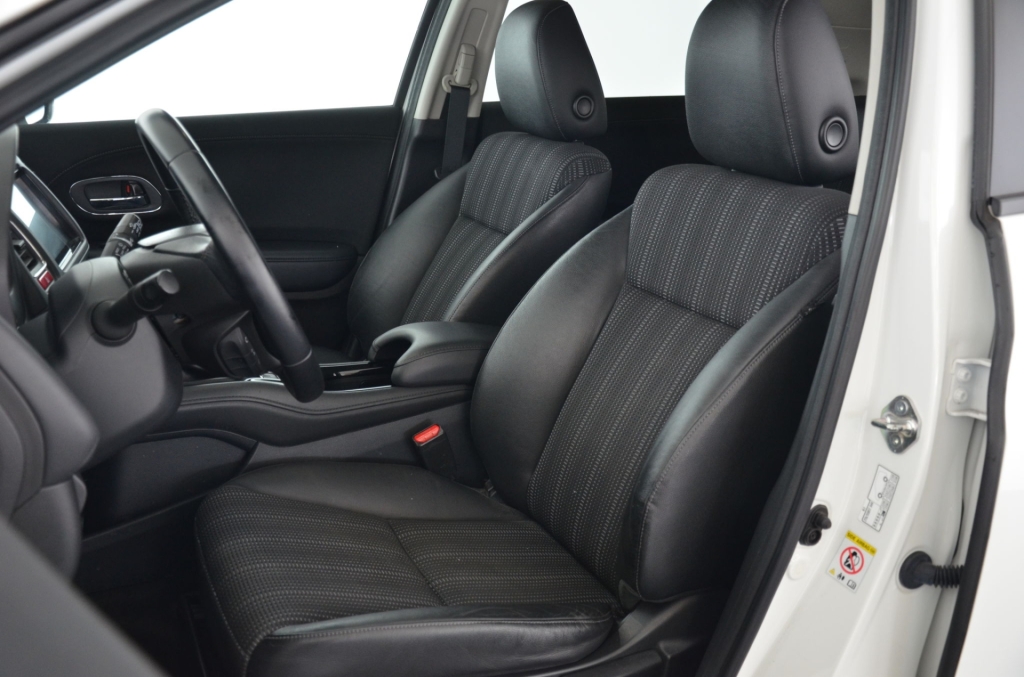HONDA HR-V 1.6i-DTEC Executive-image-12