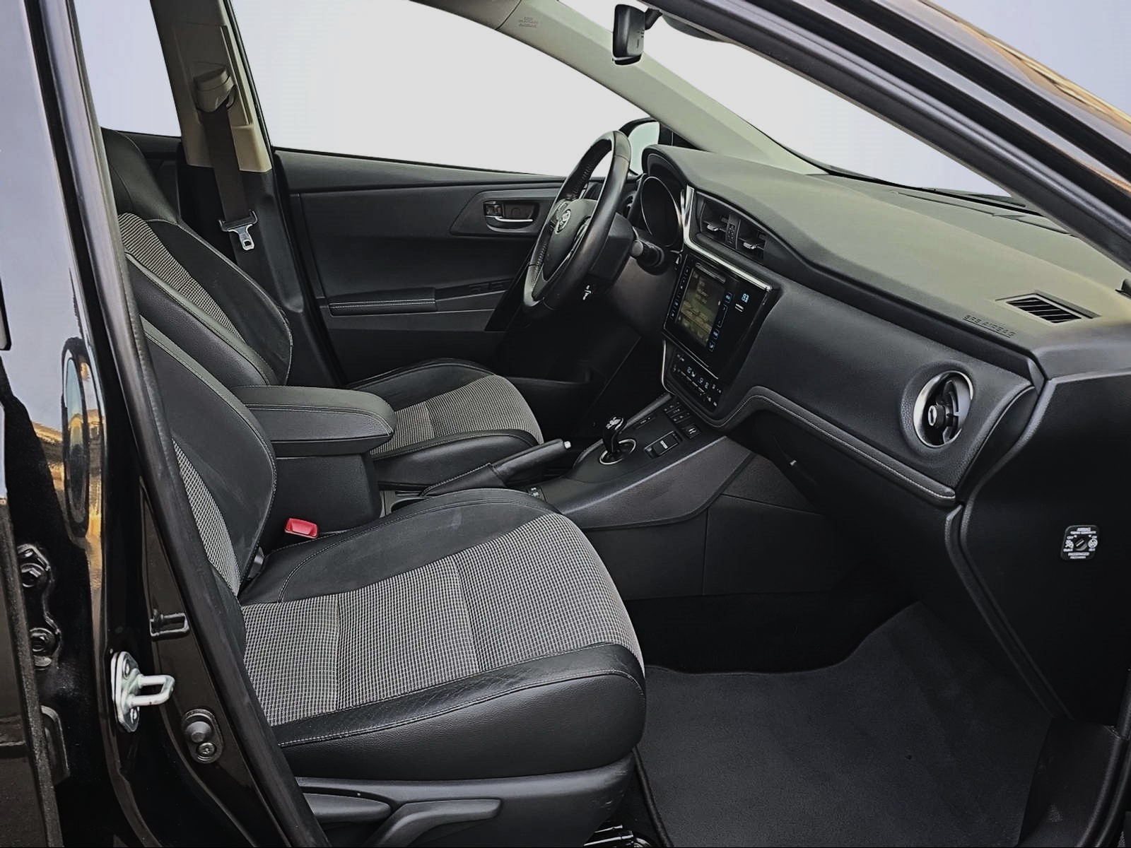 TOYOTA Auris 1.8 16V HSD Linea Sol-image-10