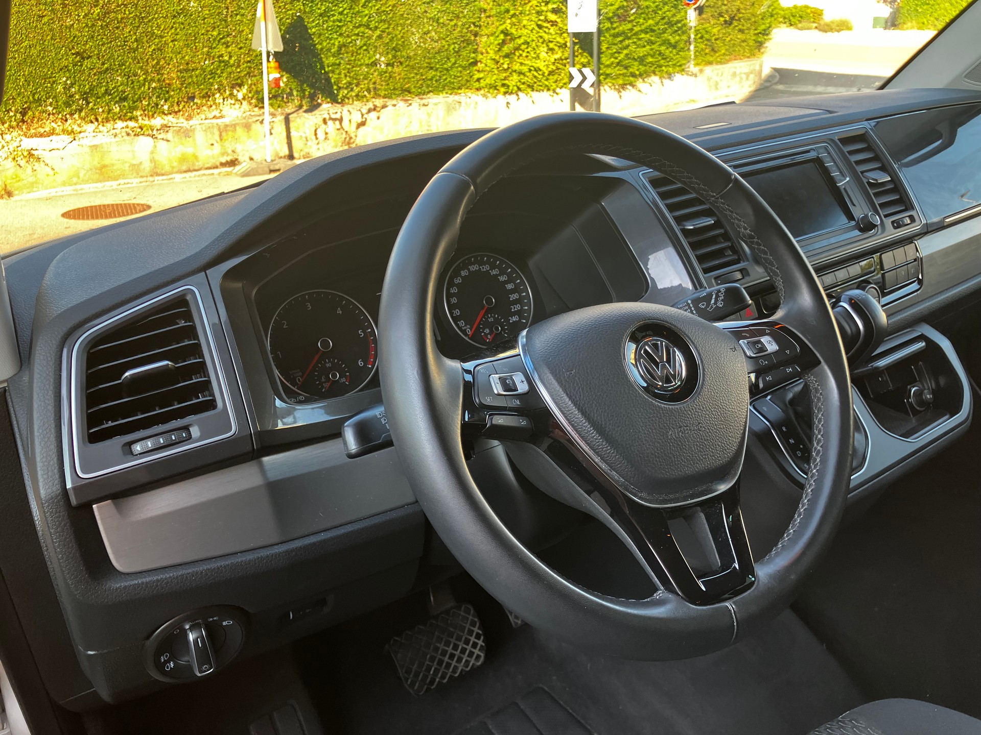 VW T6 Multivan 2.0 TDI Liberty Bulli 4Motion DSG-image-5