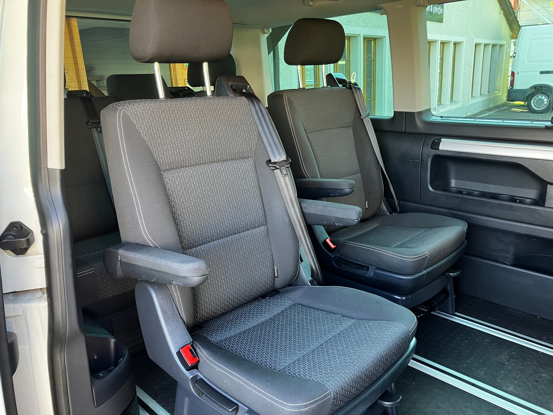 VW T6 Multivan 2.0 TDI Liberty Bulli 4Motion DSG-image-9