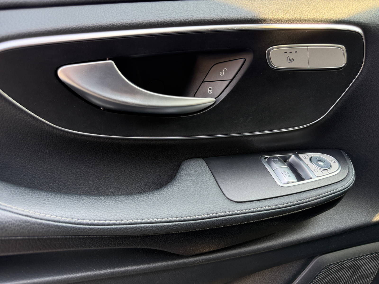 MERCEDES-BENZ V 300 d extralang Avantgarde 4Matic 9G-Tronic-image-10