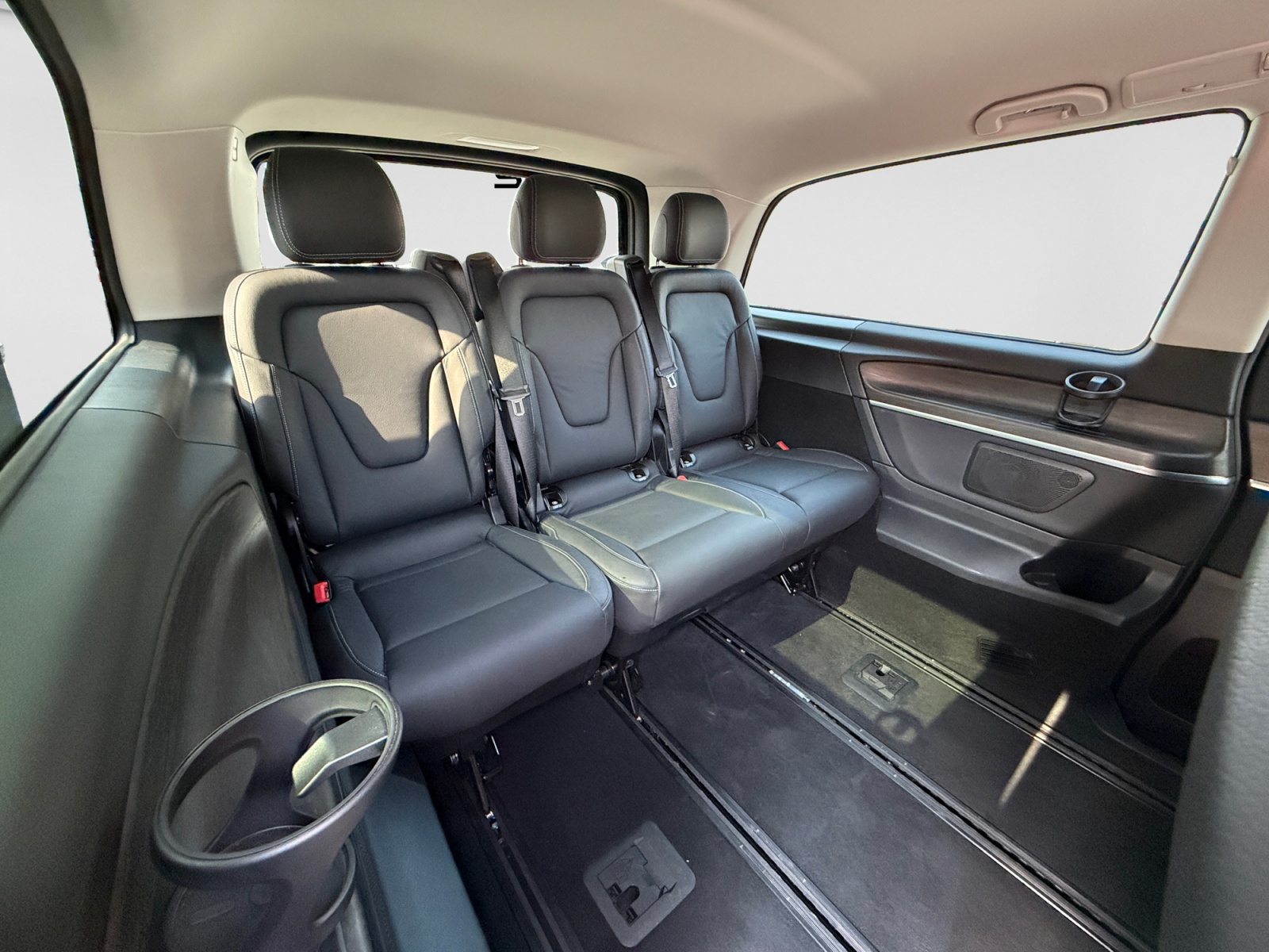 MERCEDES-BENZ V 300 d extralang Avantgarde 4Matic 9G-Tronic-image-17