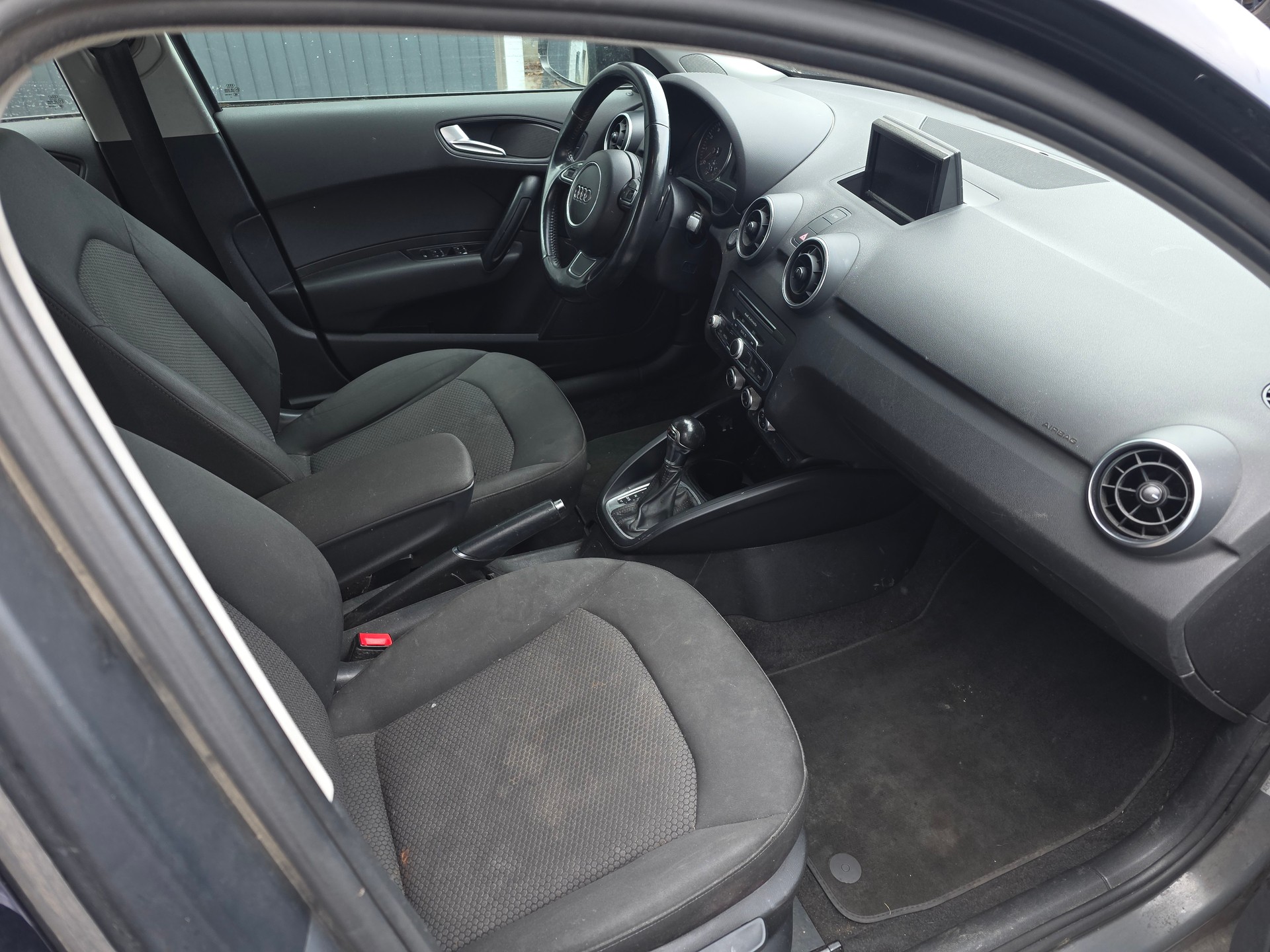 AUDI A1 Sportback 1.0 TFSI Design S-tronic-image-4