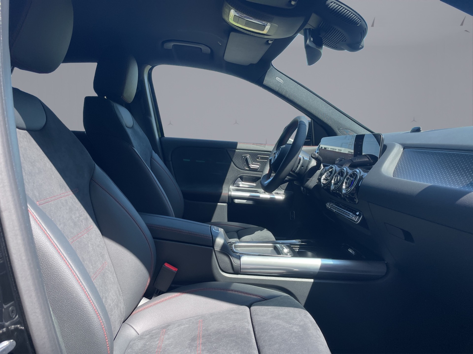 MERCEDES-BENZ GLA 250 Swiss Star AMG Line 4matic-image-15