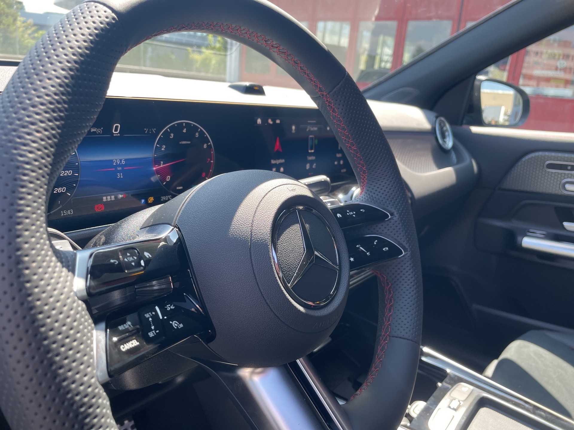 MERCEDES-BENZ GLA 250 Swiss Star AMG Line 4matic-image-19