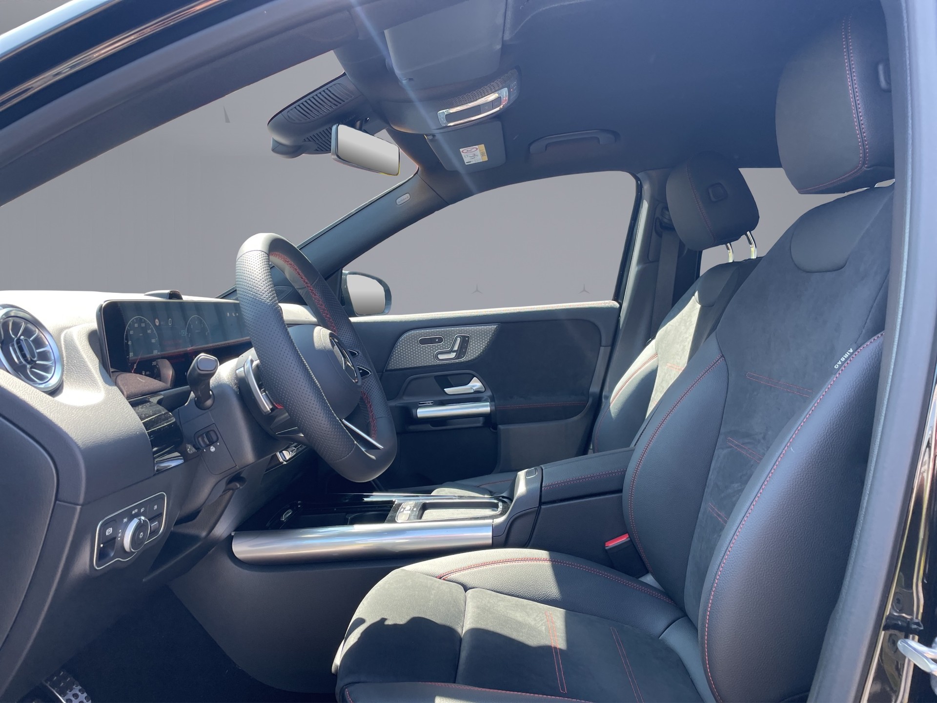 MERCEDES-BENZ GLA 250 Swiss Star AMG Line 4matic-image-8