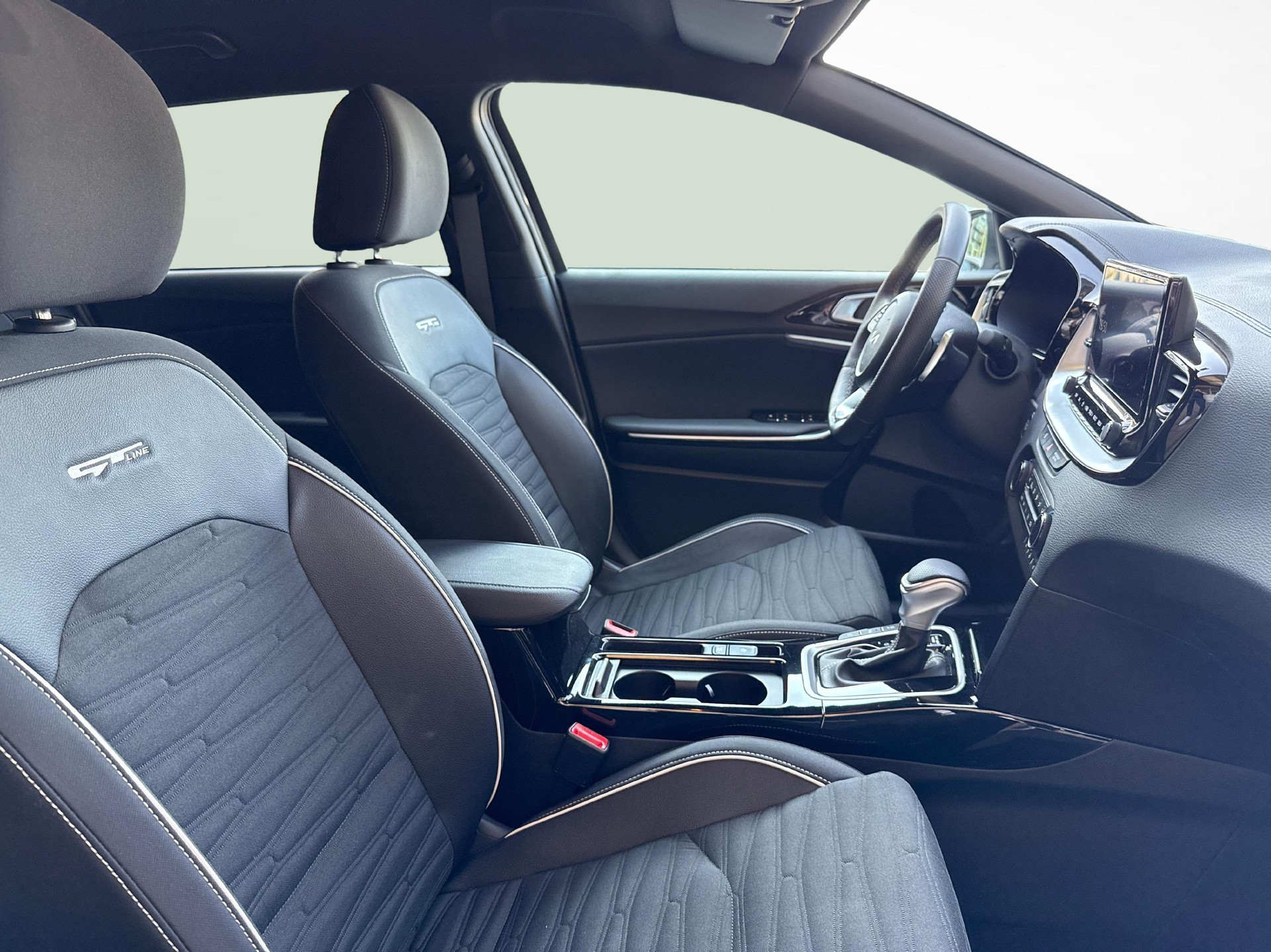 KIA Ceed SW 1.5 T-GDi GT-Line-image-9