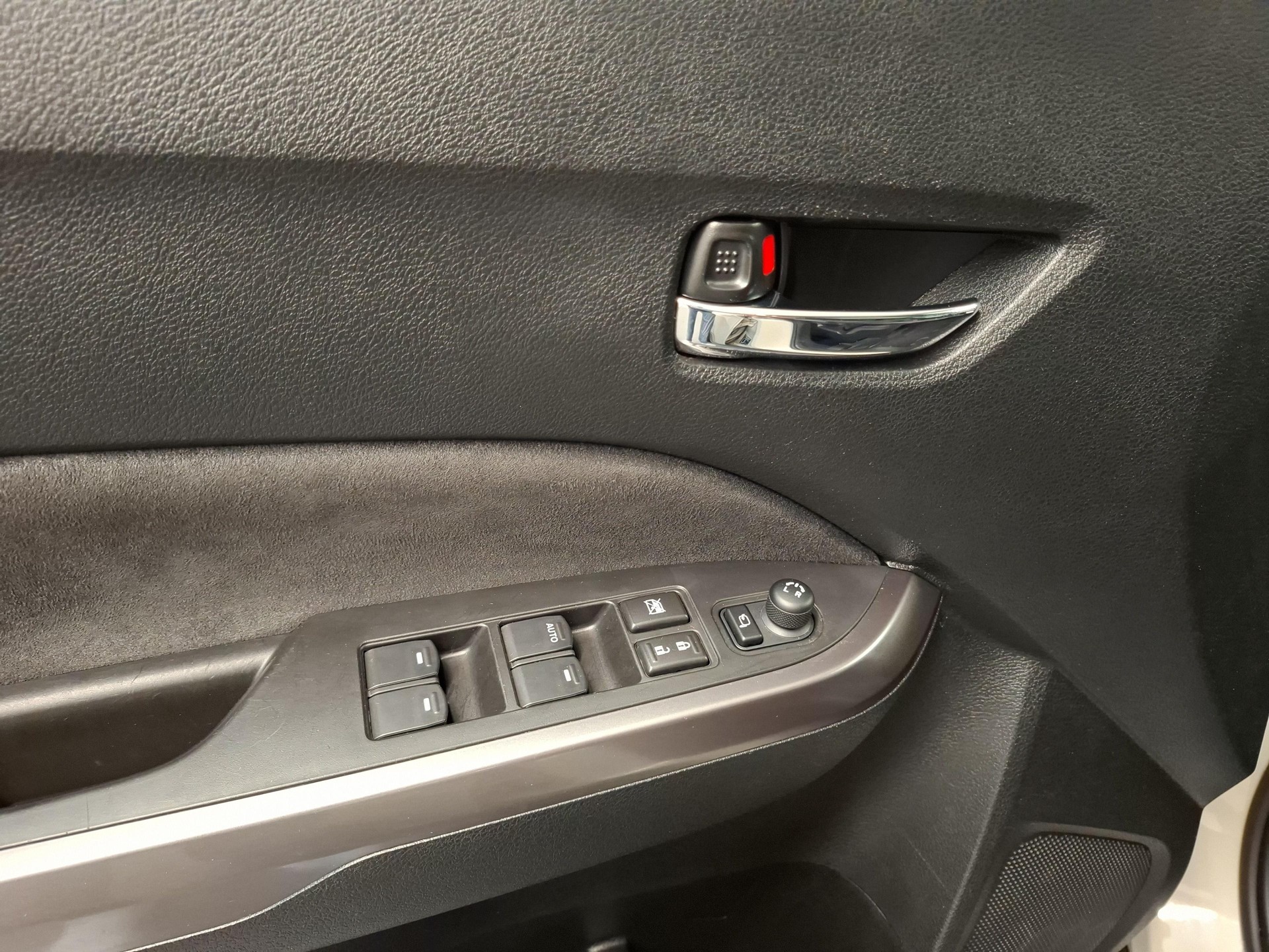 SUZUKI Vitara 1.5 Compact Top Hybrid 4x4-image-12