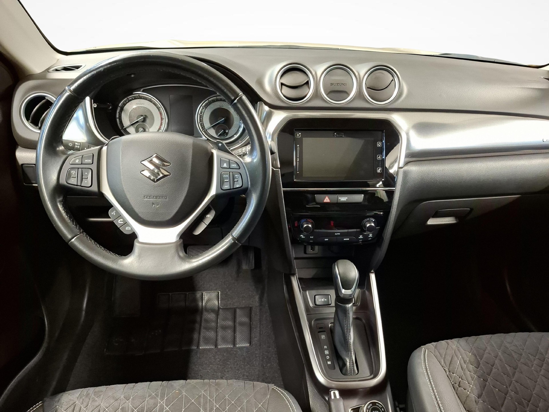 SUZUKI Vitara 1.5 Compact Top Hybrid 4x4-image-8