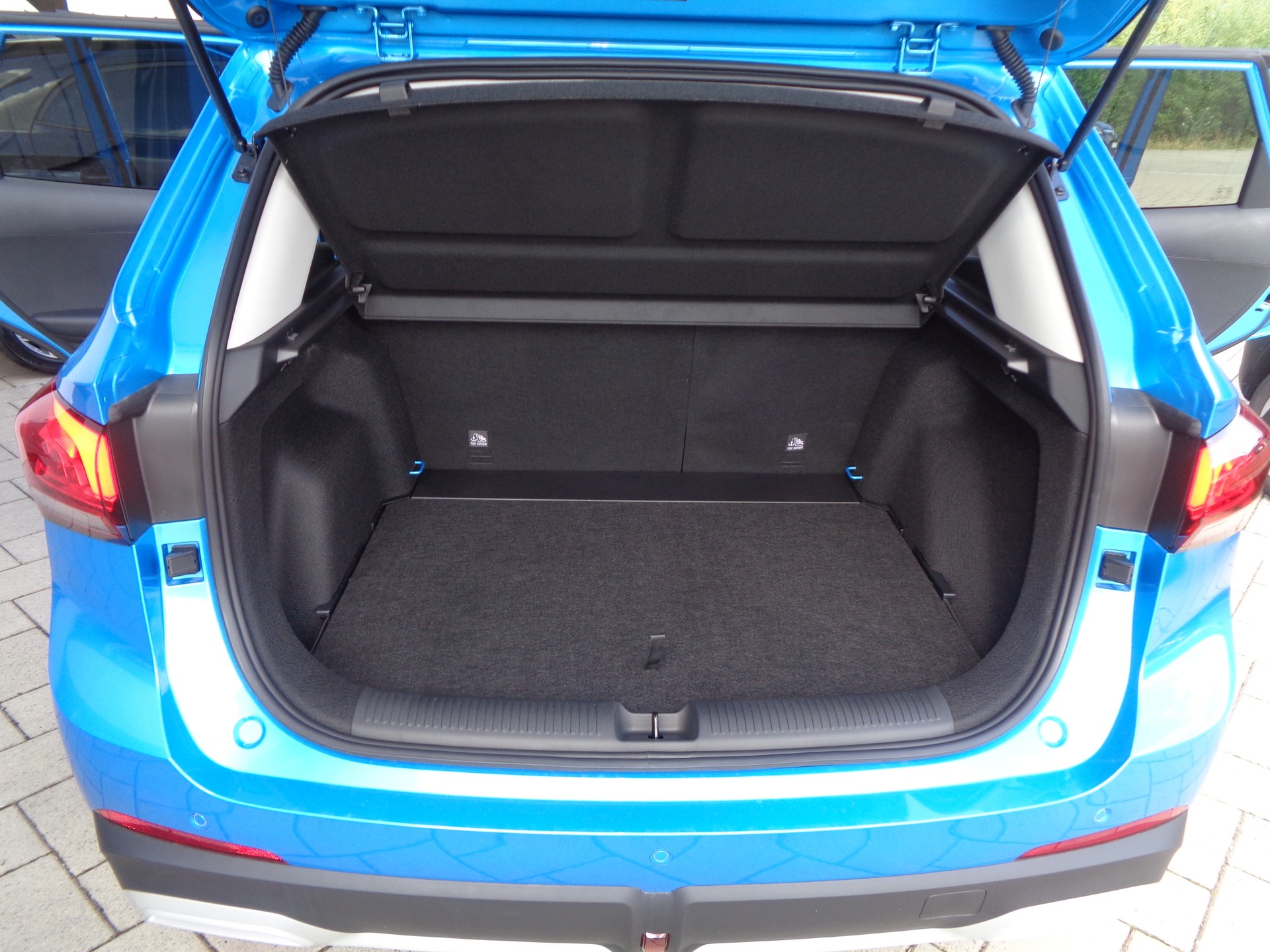 MG ZS 1.5 HEV Luxury-image-15