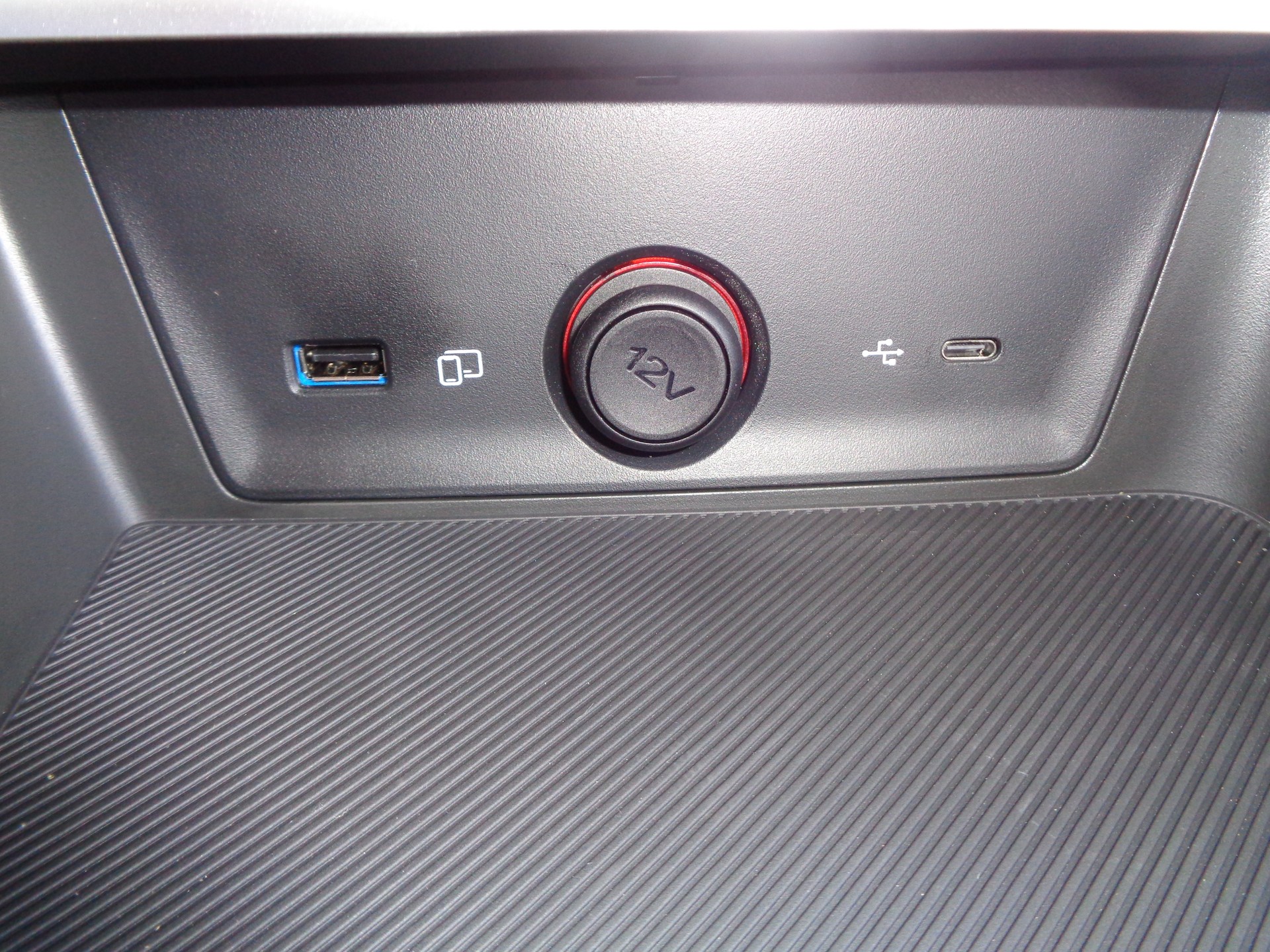 MG ZS 1.5 HEV Luxury-image-18