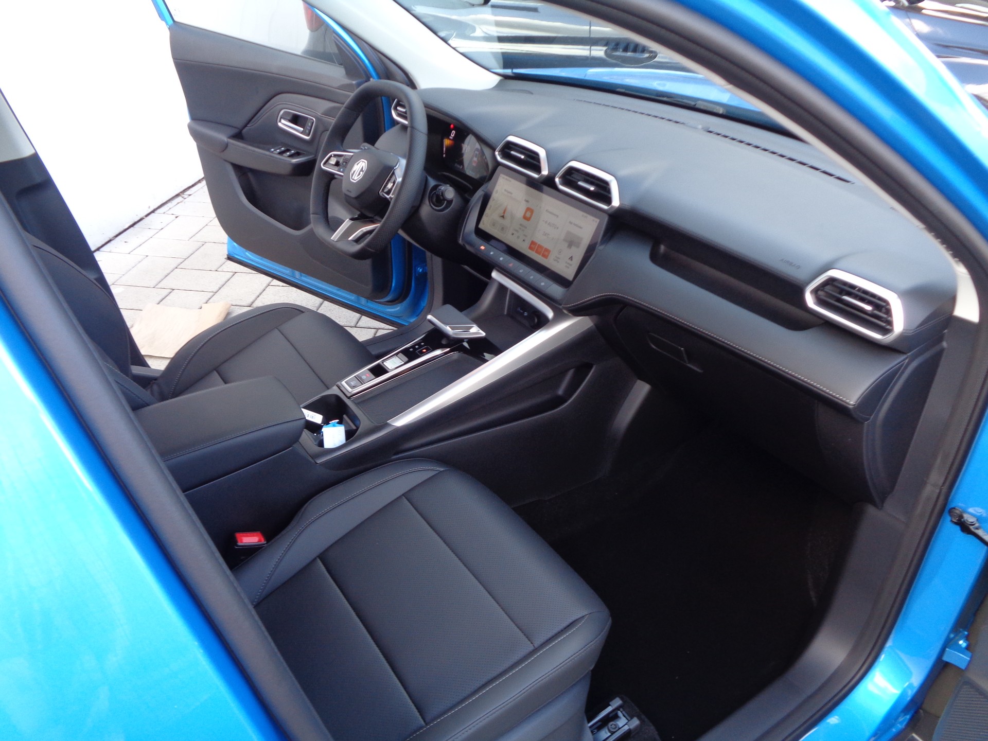 MG ZS 1.5 HEV Luxury-image-8