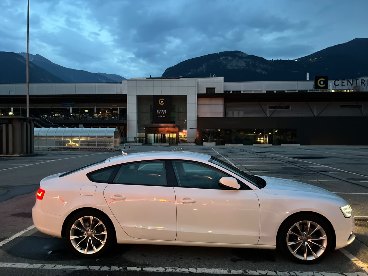 AUDI 2.0 TDI 177 quattro S-Tr.-image-3