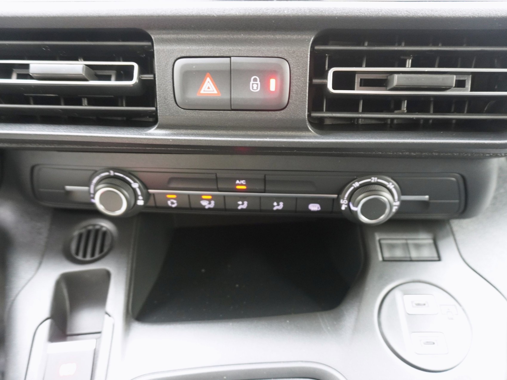 CITROEN Berlingo M 1.5 BlueHDi 100 First S/S-image-14