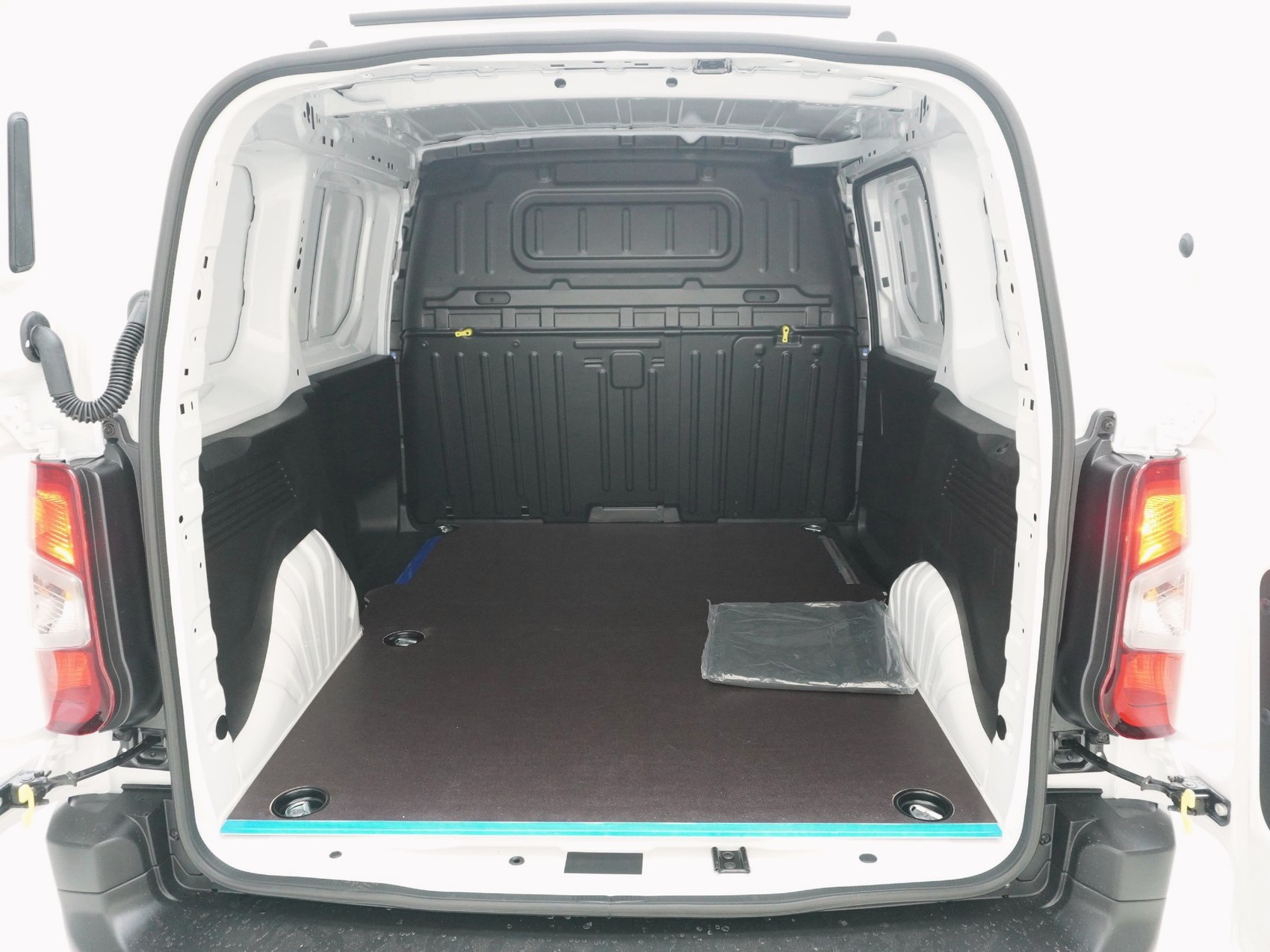 CITROEN Berlingo M 1.5 BlueHDi 100 First S/S-image-18