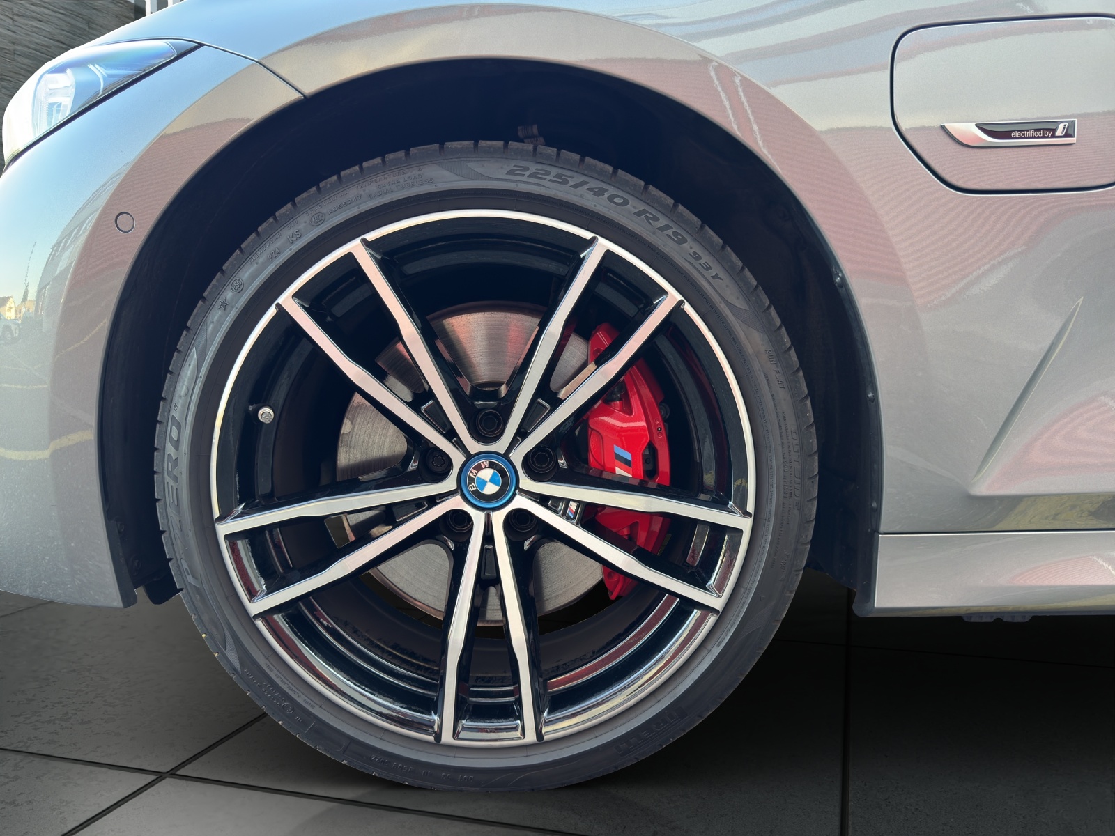 BMW 330e xDrive Touring M AERODYNAMIKPAKET-image-9