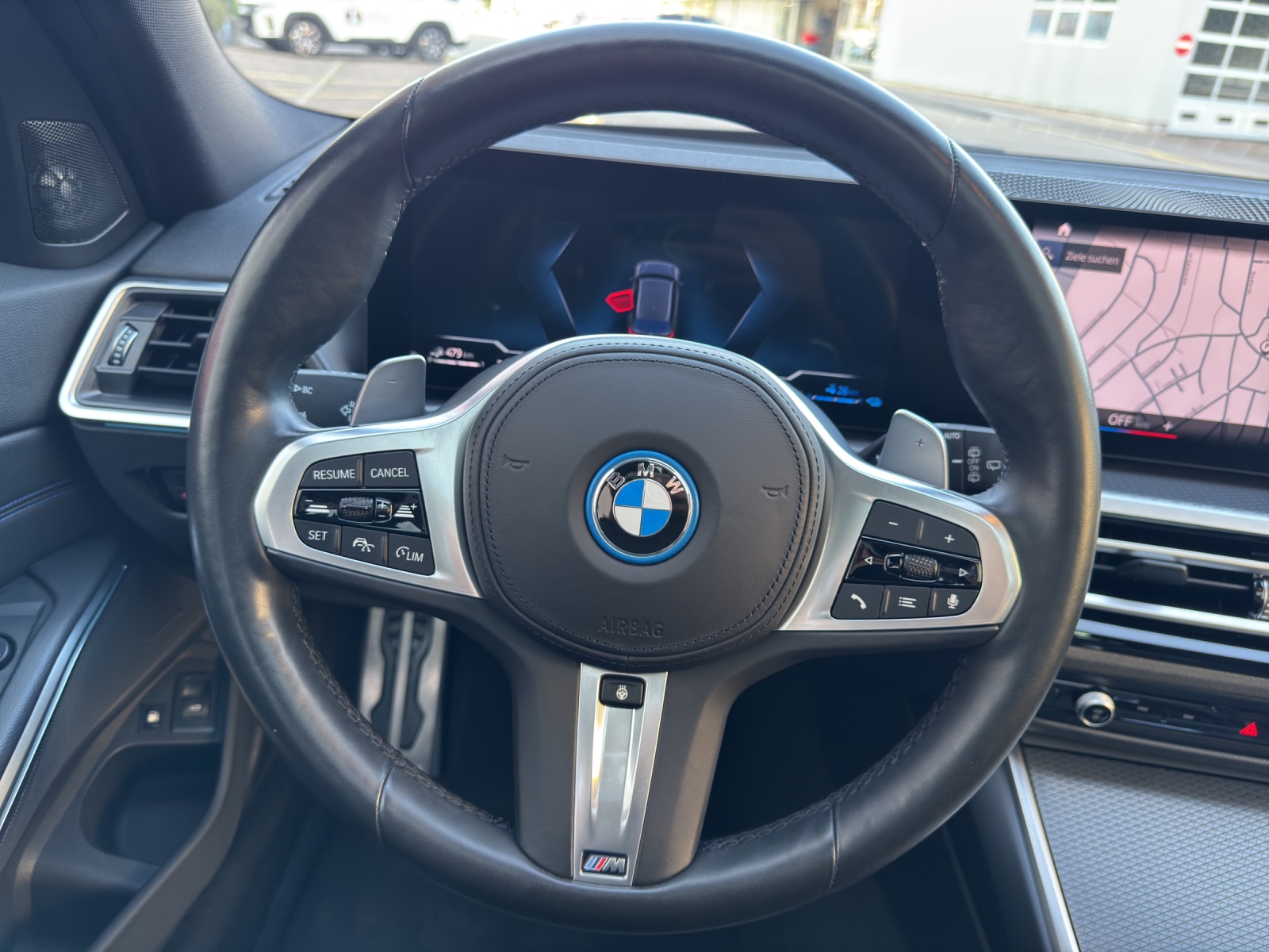 BMW 330e xDrive Touring M AERODYNAMIKPAKET-image-11
