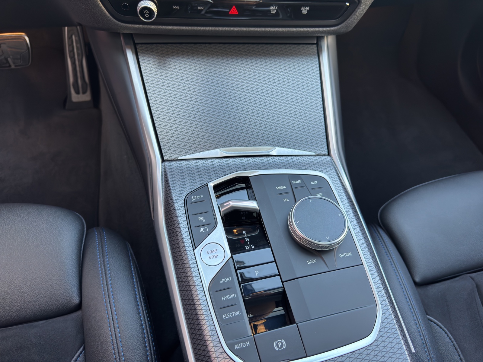 BMW 330e xDrive Touring M AERODYNAMIKPAKET-image-14