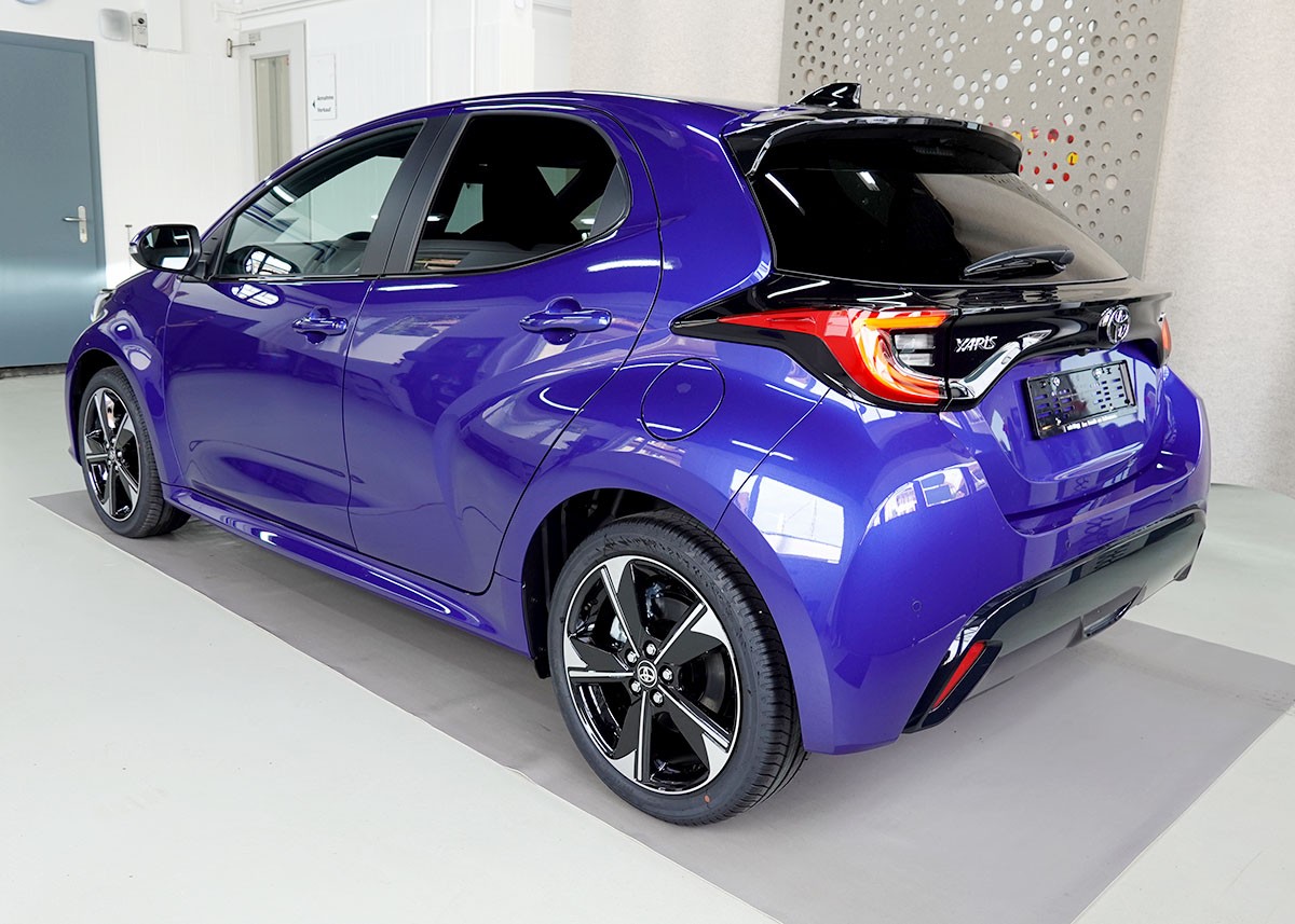 TOYOTA Yaris 1.5 Premium e-CVT-image-2