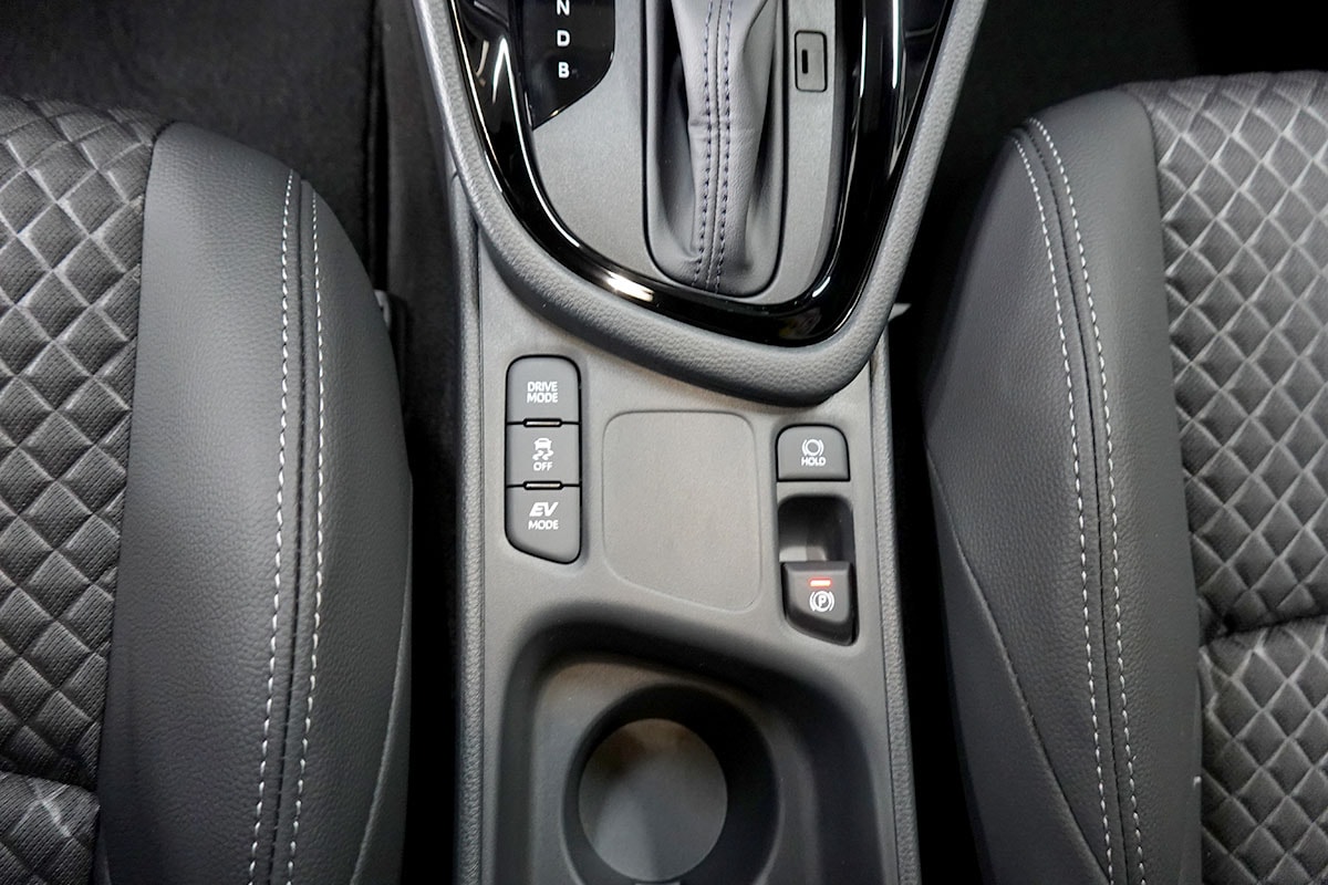TOYOTA Yaris 1.5 Premium e-CVT-image-18