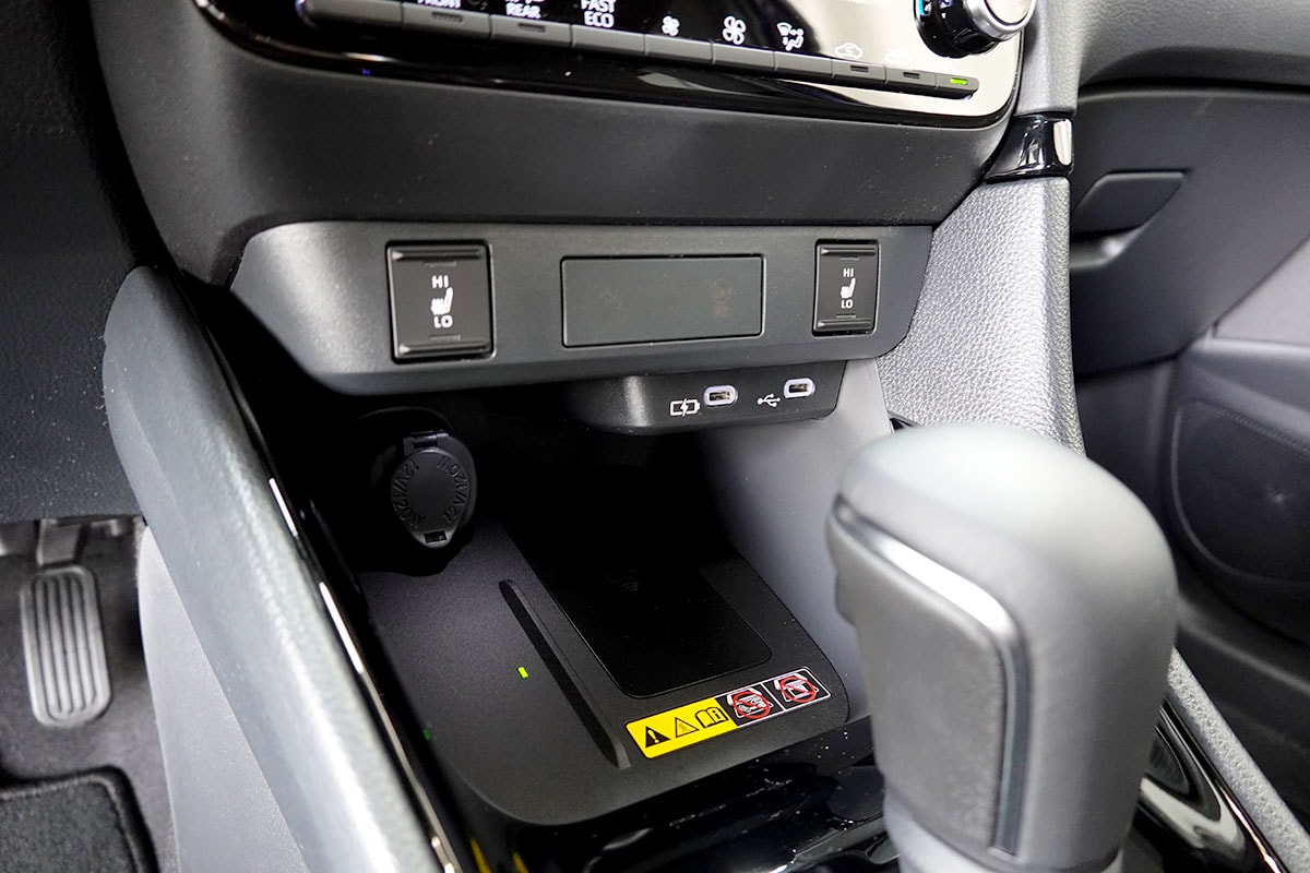 TOYOTA Yaris 1.5 Premium e-CVT-image-19