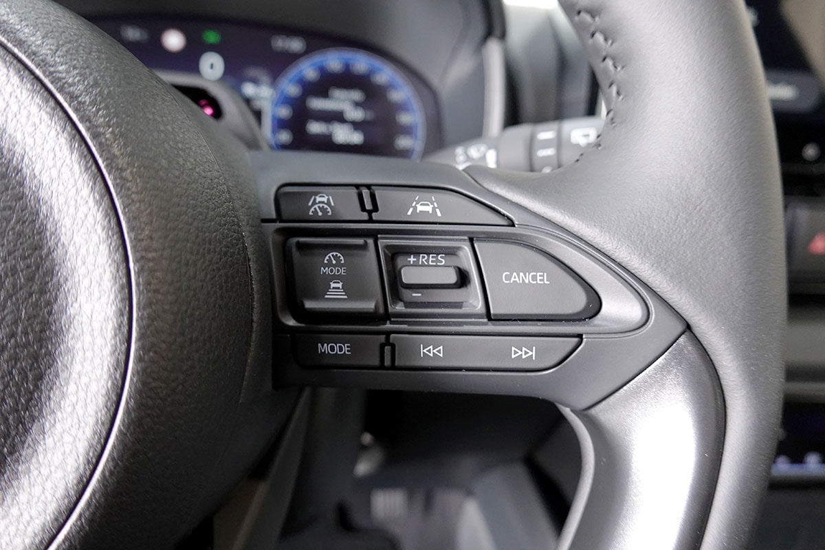 TOYOTA Yaris 1.5 Premium e-CVT-image-15