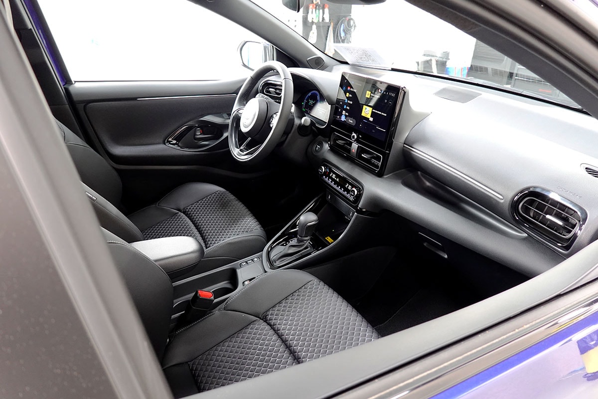 TOYOTA Yaris 1.5 Premium e-CVT-image-5
