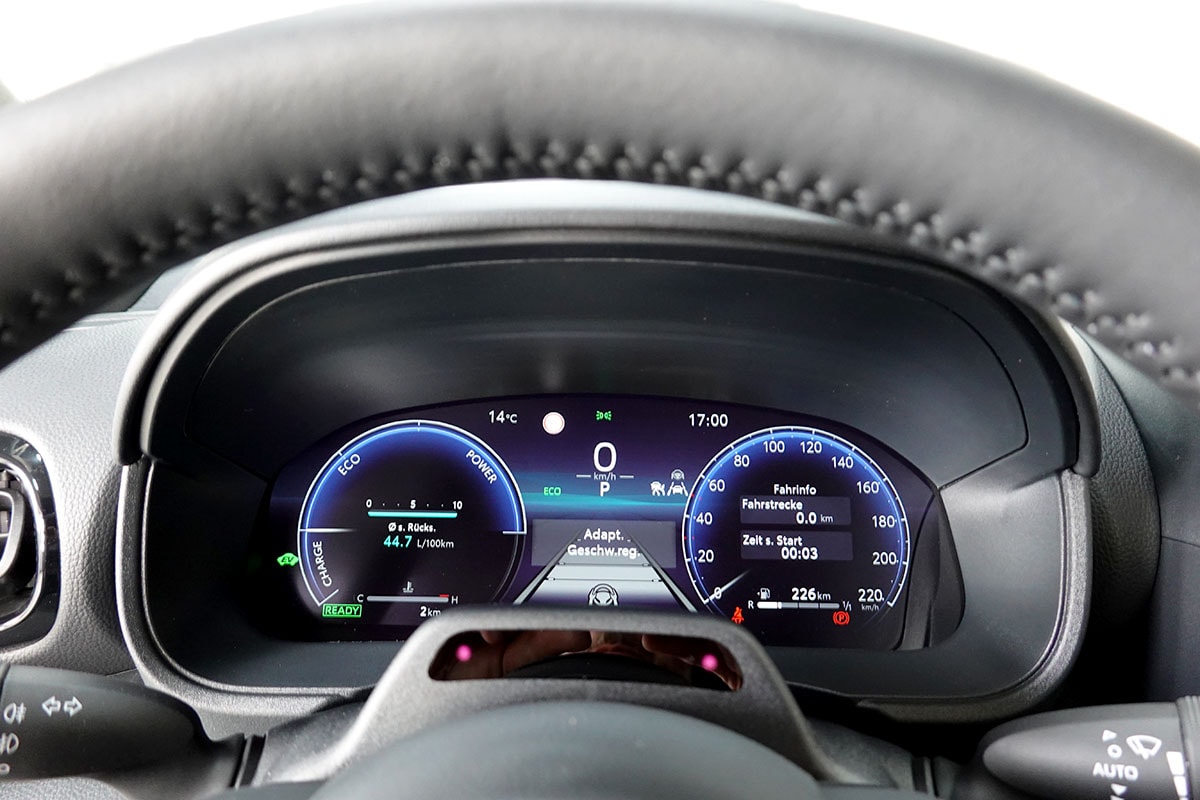 TOYOTA Yaris 1.5 Premium e-CVT-image-13