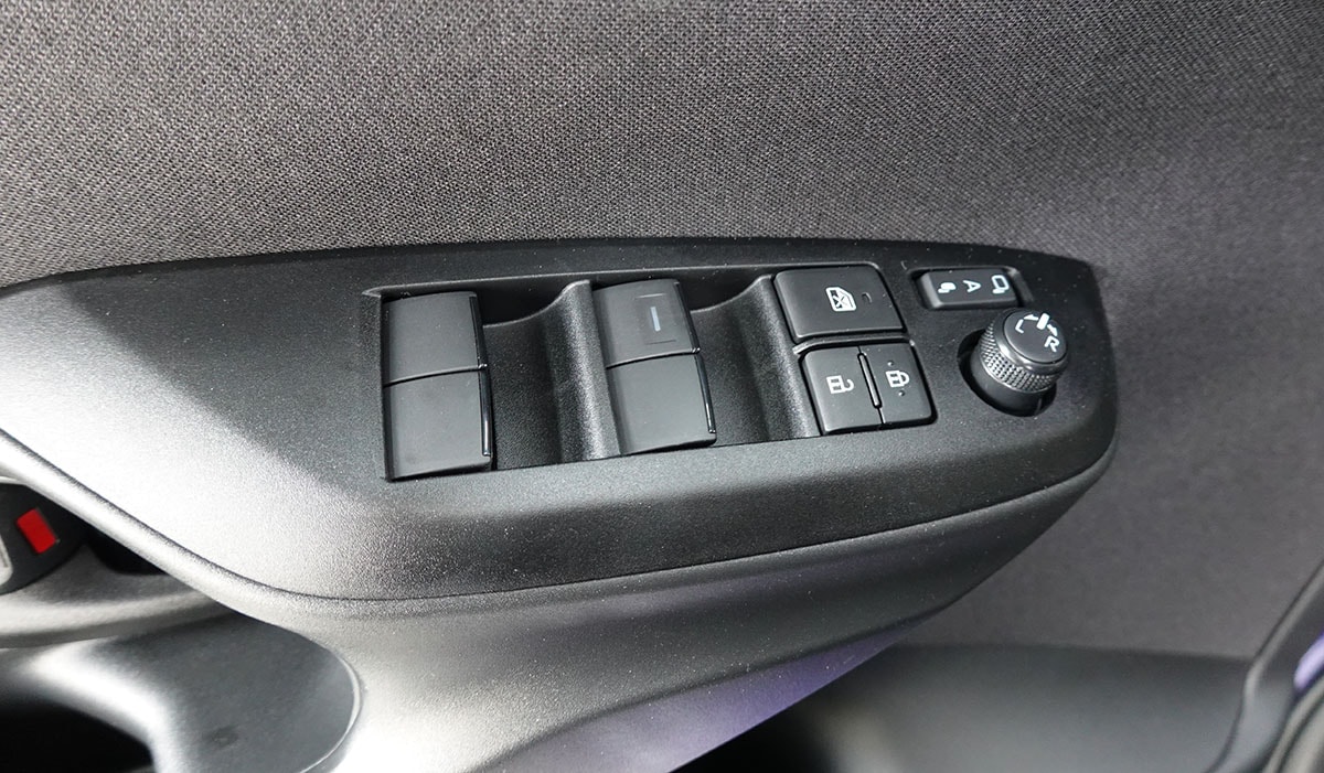 TOYOTA Yaris 1.5 Premium e-CVT-image-12