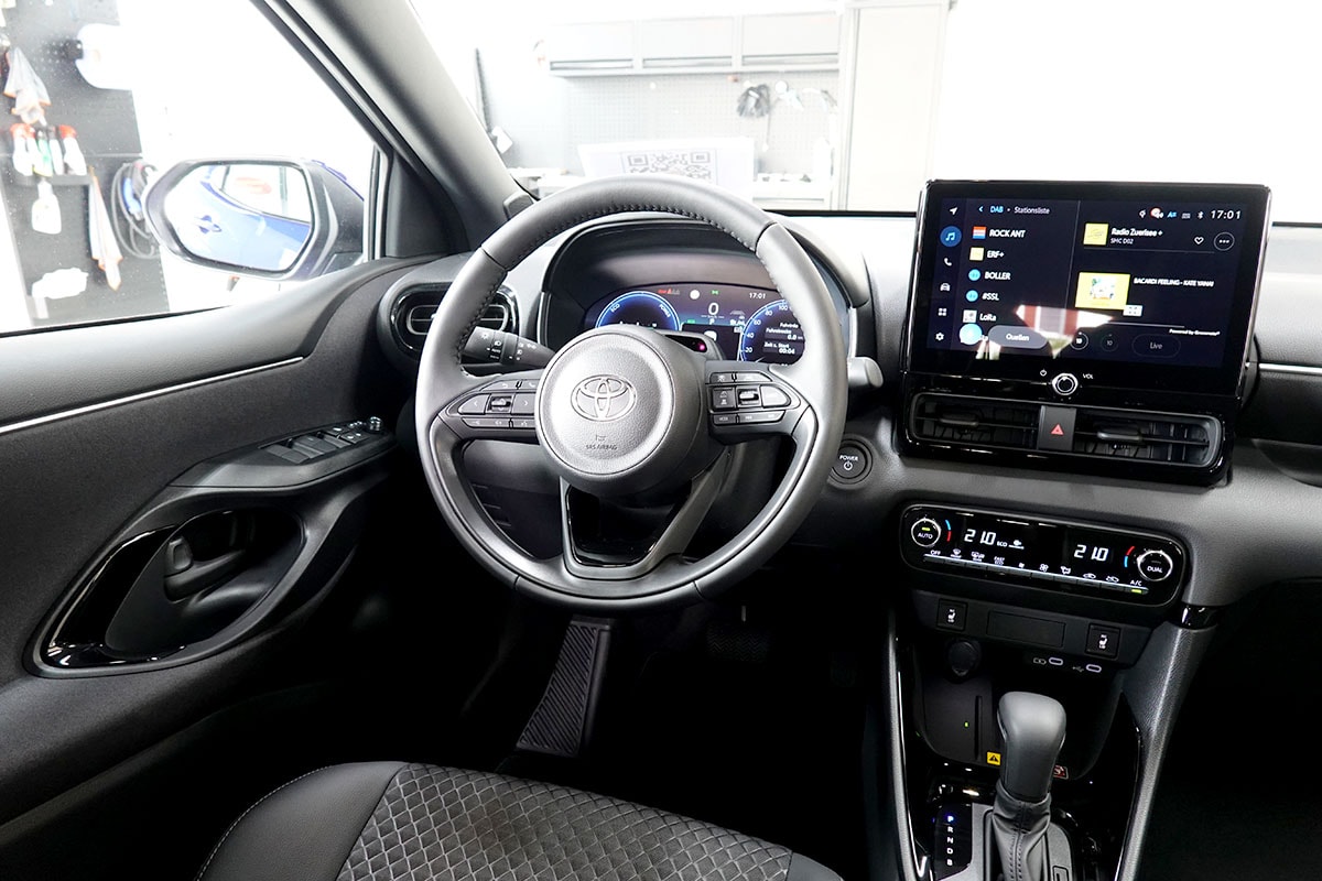 TOYOTA Yaris 1.5 Premium e-CVT-image-7
