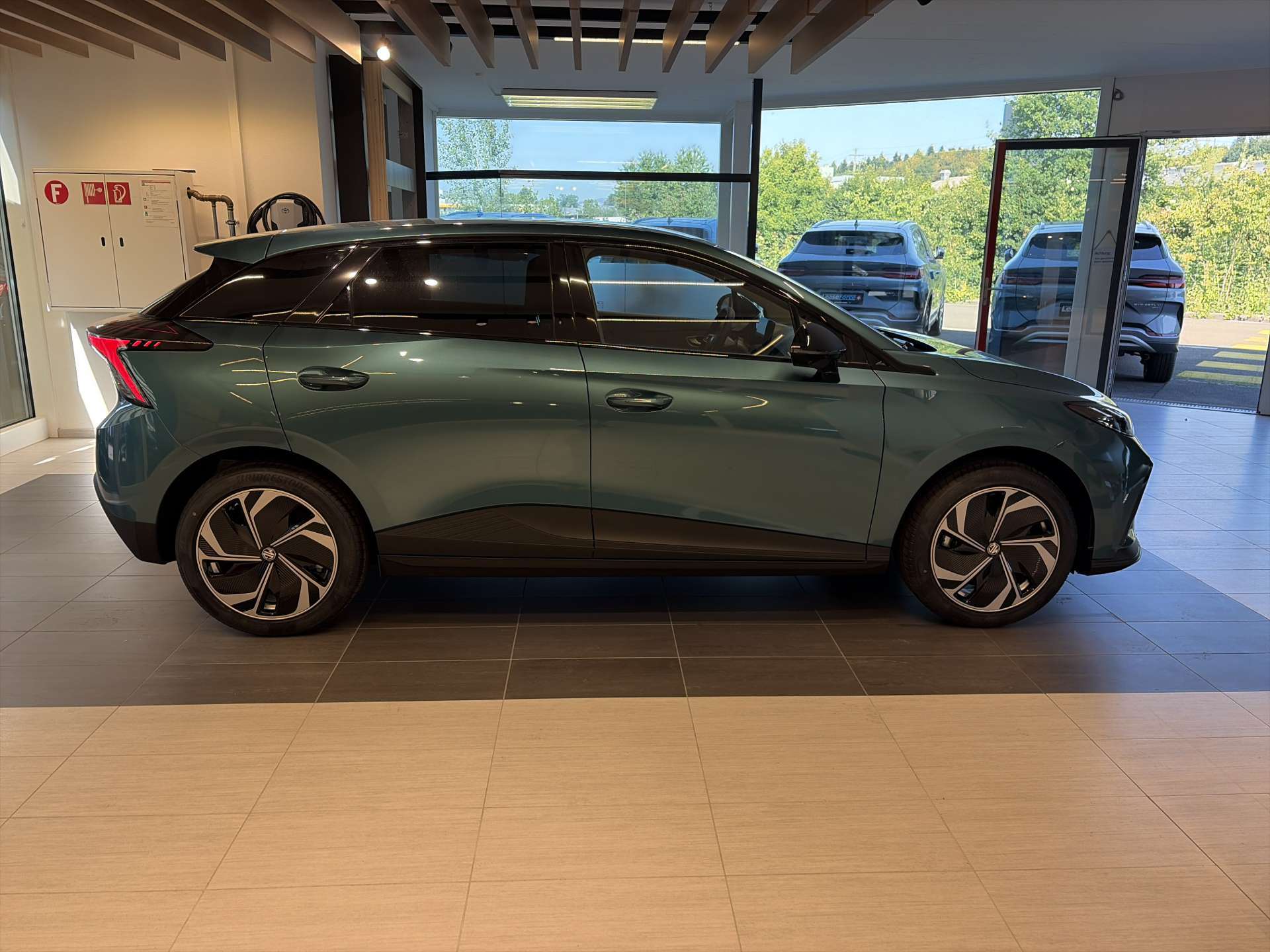 MG 4 EV 64kWh Premium Facelift Automat-image-13