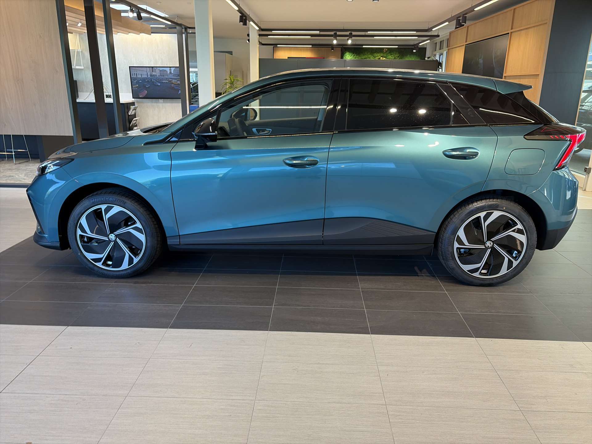MG 4 EV 64kWh Premium Facelift Automat-image-11