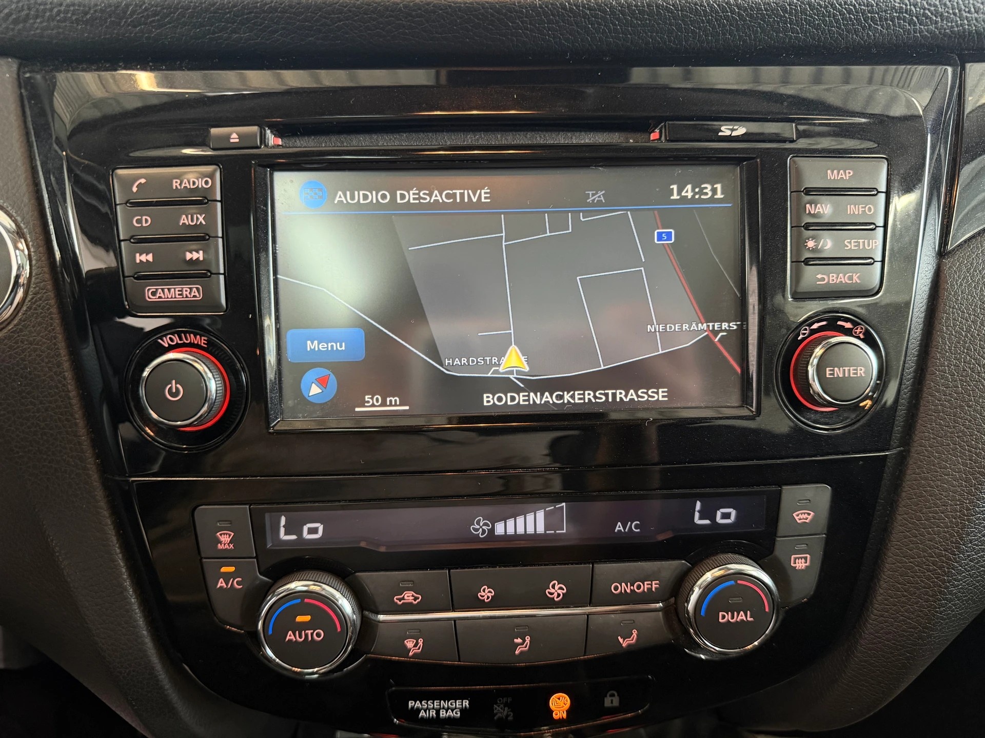 NISSAN Qashqai 1.2 DIG-T tekna Xtronic CVT | CH-Auto | 1-Hand | Frisch MFK | Ab Service-image-19