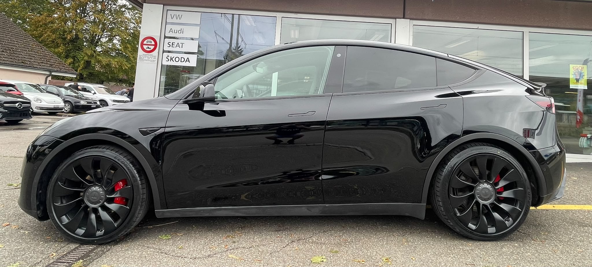 TESLA Model Y Performance SOH 92% All Black Maxton 514 km (WLTP) 534PS Made in Berlin Werksgarantie — slika 1