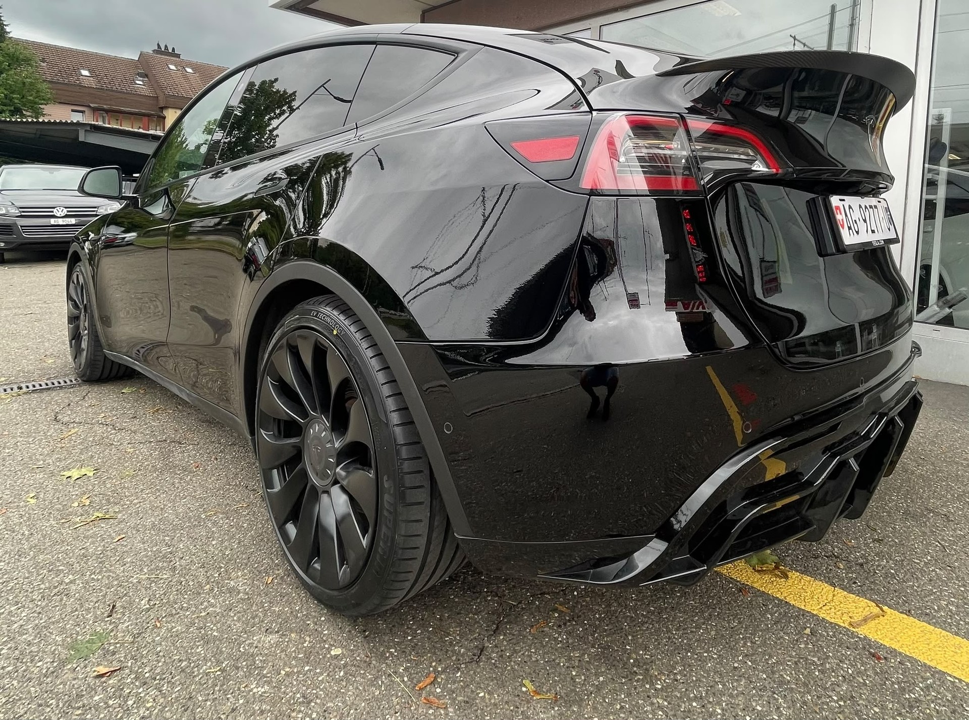 TESLA Model Y Performance All Black Maxton 514 km (WLTP) 534PS Made in Berlin Werksgarantie-image-4