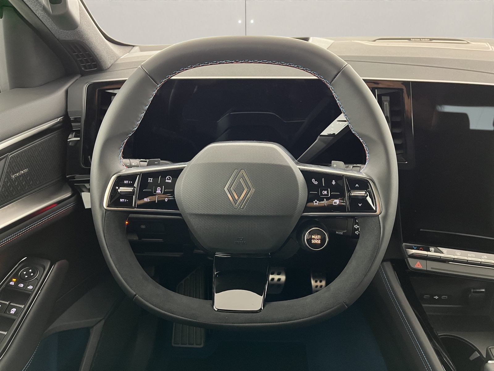 RENAULT Rafale 1.2 E-Tech Plug-in Atelier Alpine-image-9