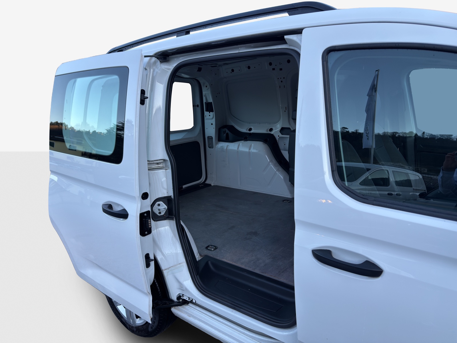 VW Caddy Cargo 2.0TDI-image-15