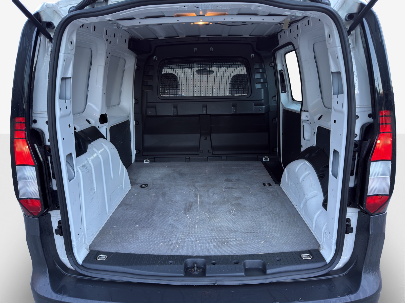 VW Caddy Cargo 2.0TDI-image-12