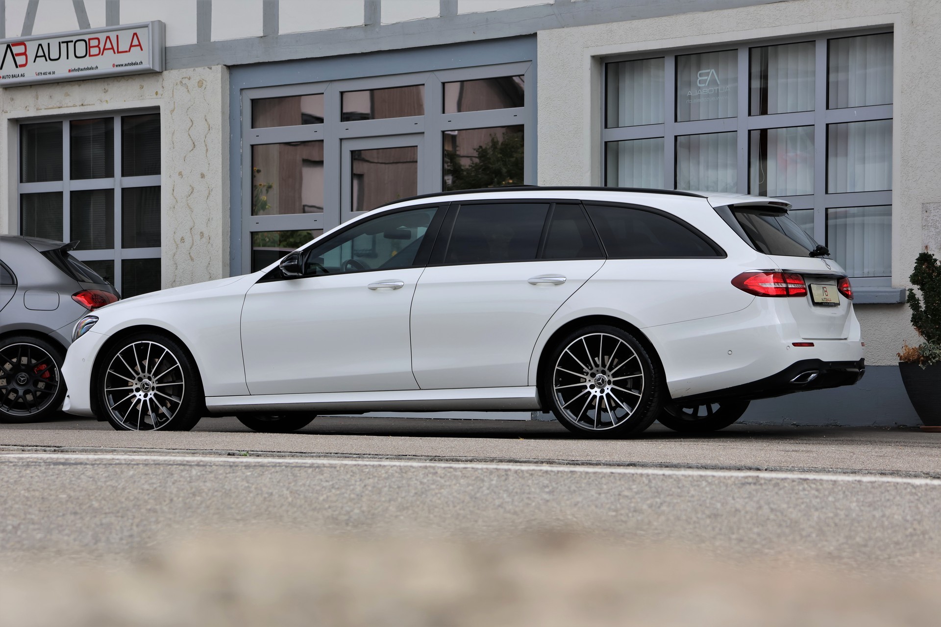 MERCEDES-BENZ E 220 d AMG Line 4Matic 9G-Tronic (CH)-image-3